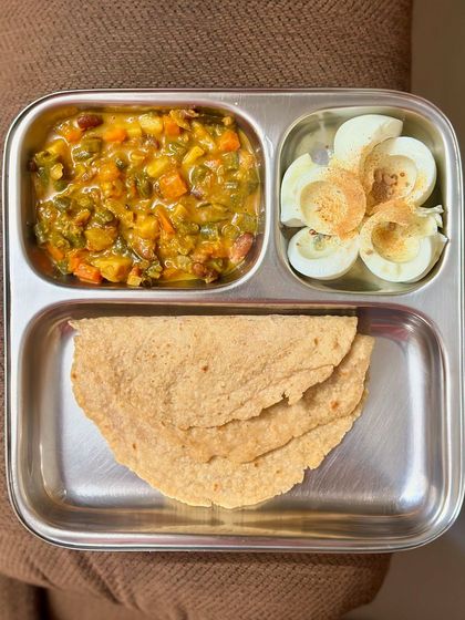 This eggetarian plate includes chapati with mixed vegetable curry and a side of boiled egg whites.