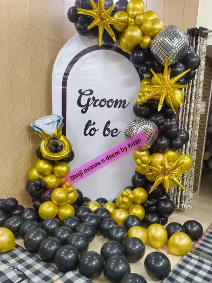A stylish 'Groom to be' backdrop for a bachelor party or pre-wedding function. The black and gold balloon decor, with star and disco ball foils, creates a celebratory and modern look.