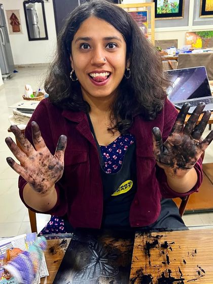 Getting your hands dirty is part of the fun. A happy participant shows off her inky hands during a printmaking workshop, a sign of a truly hands-on creative session.