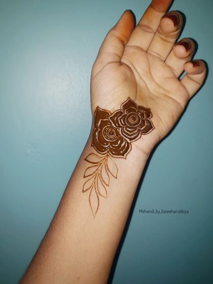 Another look at the simple wrist tutorial, perfect for beginners or those wanting a minimalist design.