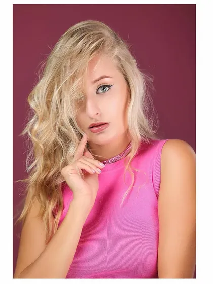 A close-up beauty shot from the same color-blocked series.