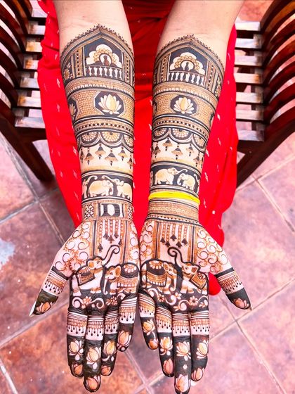 A beautiful example of the Bridal Extravaganza package. This design is filled with regal elephants and lotus motifs, tailored to the bride's vision while maintaining a traditional aesthetic.