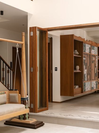 Statement Seating & Sculptural Forms photo 7