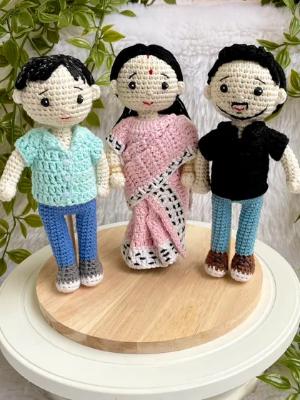 A closer look at the family replica dolls. I learned about the traditional Mekhela Sador attire to create the mother's outfit, which was a wonderful experience. Each doll is crafted with individual care and attention.