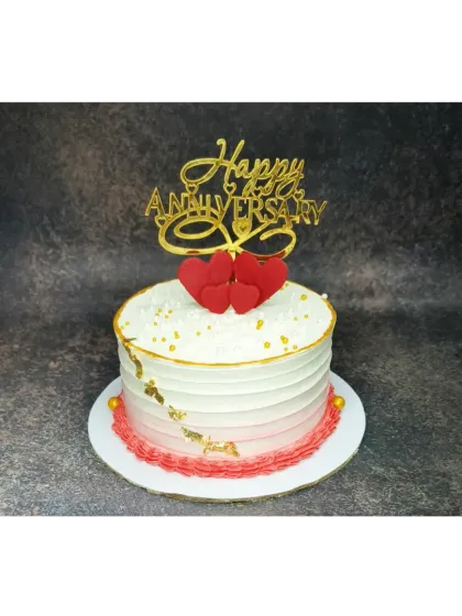 A healthy and delicious option for an anniversary. This is a whole wheat fresh pineapple cake with a simple red and white ombre design.