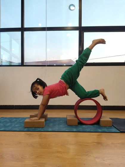 Hamsa Yoga - Kids & Family Yoga Creative Movement: Yoga with Props photo 7