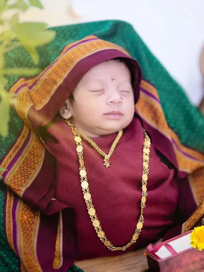 How cute is this 27-day-old little Rakumai? I offer traditional newborn photography themes, dressing them in beautiful, culturally significant attire.