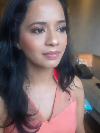 Another angle of this beautiful soft glam makeup. The focus is on creating a radiant complexion that looks healthy and natural.