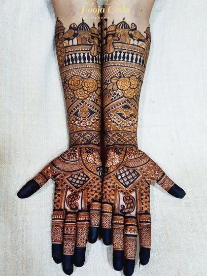 The full view of the non-figurative design, showcasing the beautiful symmetry and intricate details of the patterns.