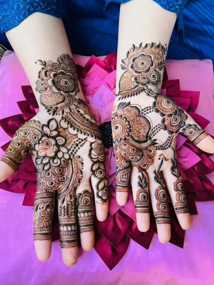 This is a beautiful example of an Indo-Arabic design, perfect for a wedding guest or a festive party. It combines bold floral patterns with delicate linework, leaving some open space on the skin for a modern and striking effect.
