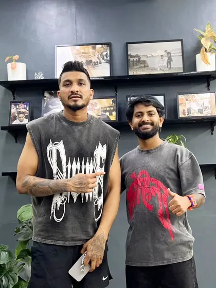 It was an honor to have the OG of Indian Hip-Hop, Vivian Divine, at the shop. Getting to work with artists I admire is a huge part of why I love this grind. It's all about chasing dreams and making things happen.