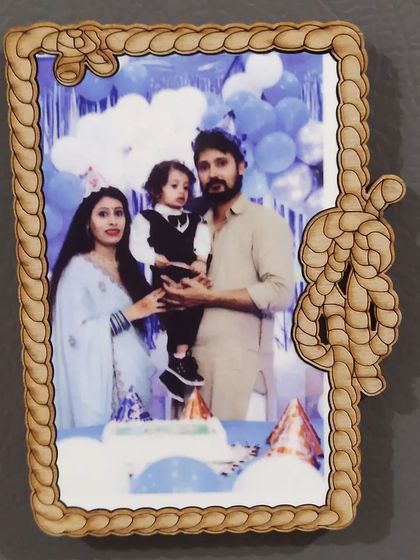 A vertical version of the rope-themed fridge magnet, perfect for portrait photos. This one captures a lovely family moment from a birthday celebration.