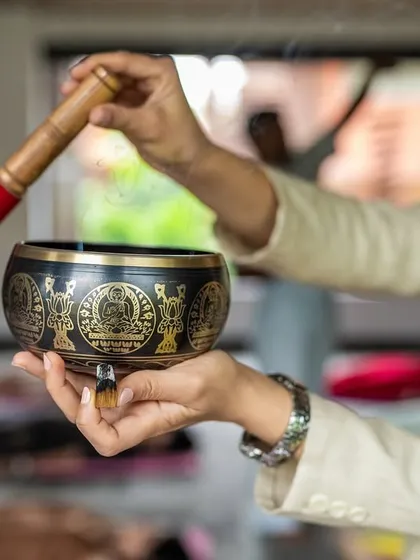 Surrender to the healing vibrations of a sound bath. I use traditional Tibetan singing bowls to create resonant frequencies that wash over you, releasing tension, clearing energetic blockages, and guiding you into a state of deep meditation and stillness.