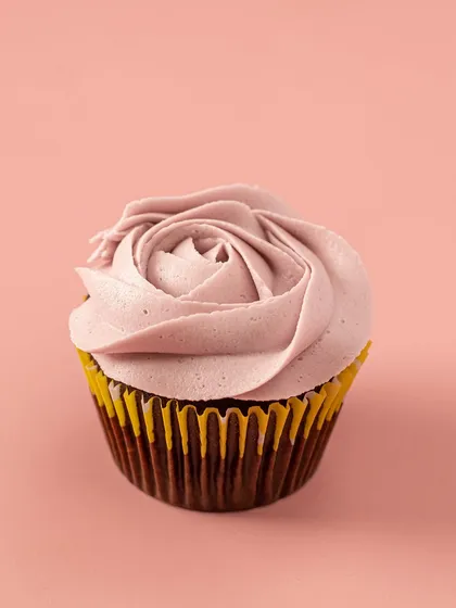 A simple yet elegant lavender rose swirl on my signature Belgian chocolate cupcake. It’s a beautiful and delicious treat for any occasion.