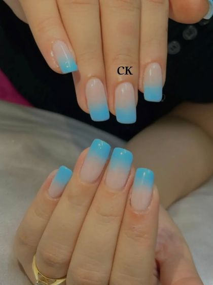 Another look at the stunning blue ombre nails.