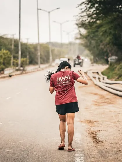 Even when you're tired, you keep moving forward. A candid shot of an athlete pushing through the final kilometers.