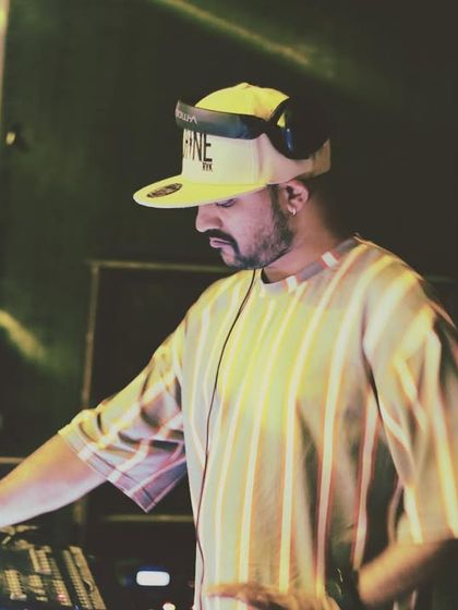 Shine HVK - Club & Festival DJ Behind the Decks photo 25