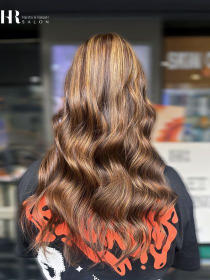 The full look of this stunning caramel balayage, a perfect example of my highlighting work.