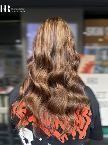 The full look of this stunning caramel balayage, a perfect example of my highlighting work.