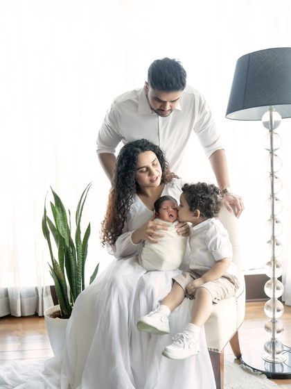 A sweet kiss from a big brother to his new baby sibling. Capturing the relationship between siblings from the very beginning is something I find incredibly special.