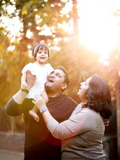 There is nothing more beautiful than pure, unfiltered joy. During my outdoor family sessions, I focus on capturing these candid moments of laughter and connection, backlit by the beautiful golden hour sun.