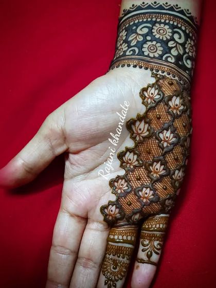 Sonu - Bridal & Wedding Mehndi Modern & Minimalist Mehndi photo 39