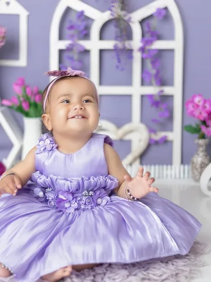 A radiant smile that lights up the whole room. This lavender-themed first birthday shoot is elegant and sweet.