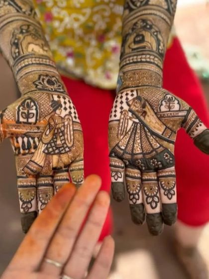 A simple and elegant design focusing on the bride and groom on the palms, with their names personalized above.