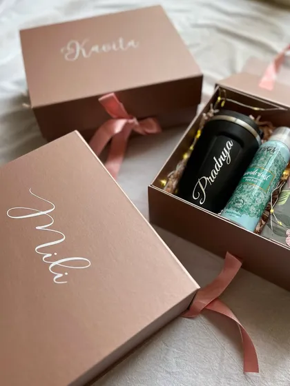 A closer look inside our personalized bridesmaid gift box. Each item, like this custom-named tumbler, is chosen to be both beautiful and useful, packed in an elegant rose gold box that your friends will want to keep forever.