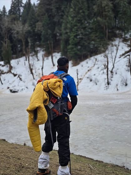 The frozen Juda ka Talab. This is one of the key highlights of the Kedarkantha trek, a beautiful high-altitude lake that freezes over completely in winter.