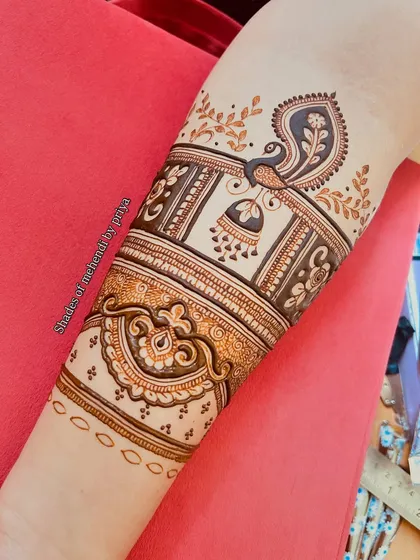 A special design for Gudi Padwa, featuring a peacock and jhumka on the arm. This style is perfect for any festival.