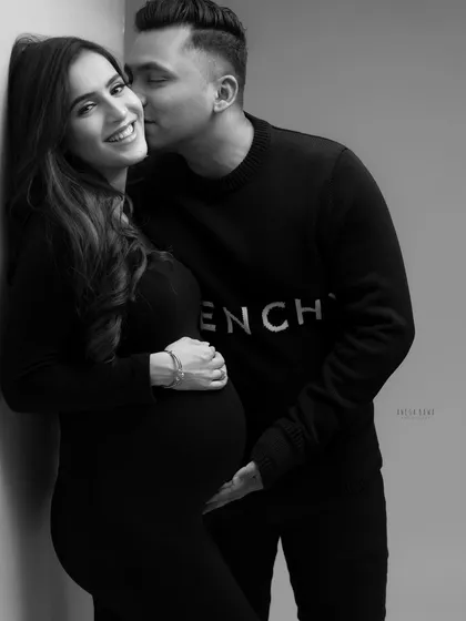 The same affectionate pose, rendered in timeless black and white. This version highlights the emotion and intimacy of the moment.