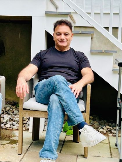 Relaxing at a family home in New Jersey on the first day of a trip to the USA. Spending time with loved ones is the best way to recharge.