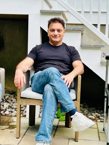 A relaxed moment at a family home in New Jersey. My connections to family and friends in the US give me a personal understanding of the immigration journey.