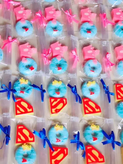 An overview of the superhero and princess-themed return favor sets, showing the variety I can offer for a single party.