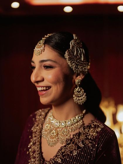 The genuine happiness of a bride is the best accessory. Her simple yet elegant makeup, with a focus on glowing skin, allowed her joyful personality to shine through.