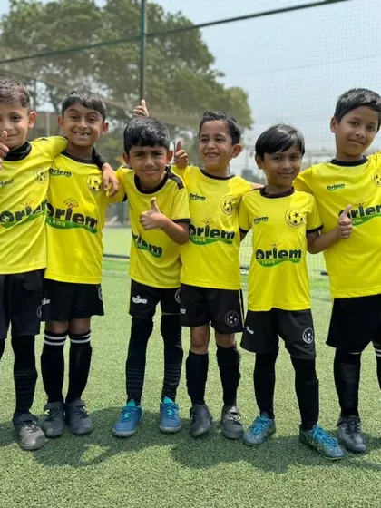 Thumbs up from our U-7 team. Their positive attitude and enthusiasm are infectious.