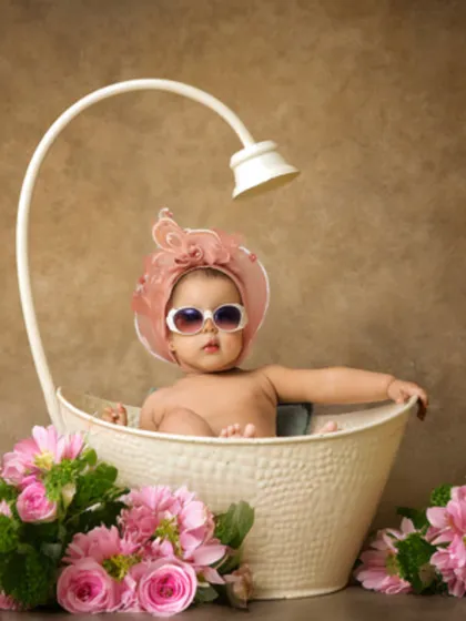 This sitter session is all about capturing that budding personality. I love creating fun, playful setups like this vintage tub scene, complete with stylish sunglasses and fresh flowers, to celebrate your baby's milestone moments.