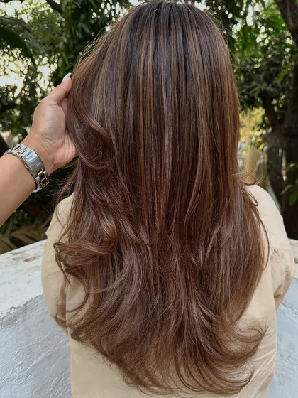A much-needed color refresh. This transformation shows how I can take dry, frizzy, and faded hair and turn it into a smooth, beautifully toned, and healthy-looking style.