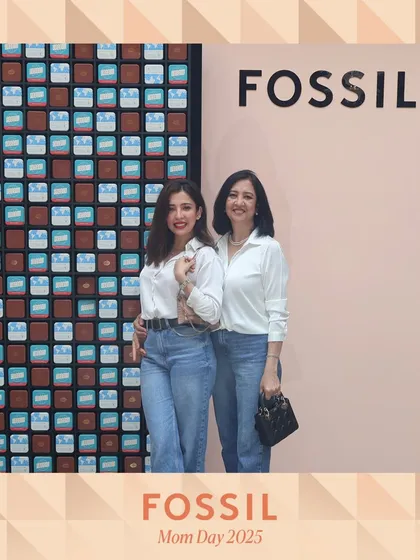 A mother and daughter duo in matching denim at the Fossil event. Our booth captures the stories and relationships of the people who attend your brand activation.