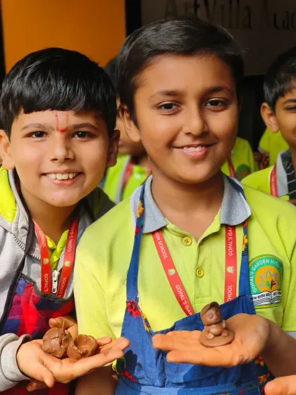 Our classes are a space for everyone, including young aspiring artists. These students from Gopal's Garden School are proudly showing off the miniature clay articles they created during their fun and educational visit to our academy.