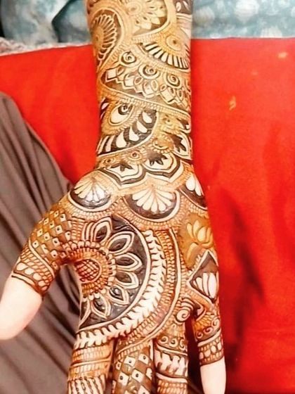 Hussaina Mehendi Artist - Party & Festive Mehendi Intricate Indian & Full Hand Designs photo 14