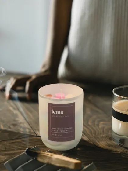Warmth, comfort, and style in every candle. Our Rose Velvet & Oud jar candle creates a sophisticated and inviting atmosphere.