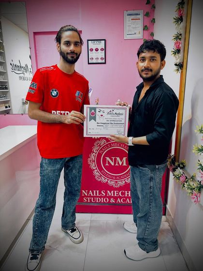 Welcoming another certified artist to our alumni. This student has successfully finished his comprehensive nail course and is ready for professional work.