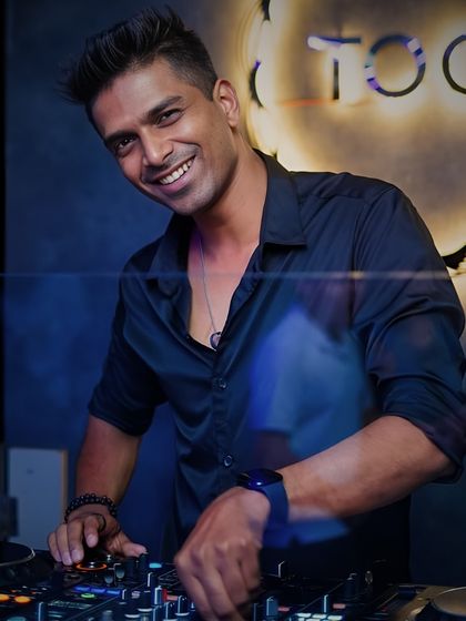 DJ Shams - Club & Nightlife DJing Behind The Decks photo 5