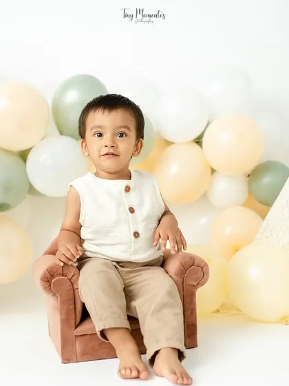 Sitting like a little king on his throne. This tiny armchair is a perfect prop for a sitter session, making the baby feel comfortable and confident.