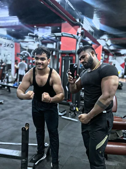 Dedication in action. A progress check with my client, who is building impressive bicep peaks and overall muscle mass. We track progress closely to ensure we are always moving forward.