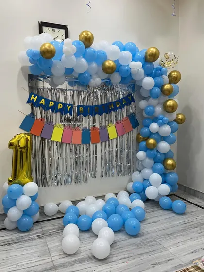 Another view of the first birthday home decoration.