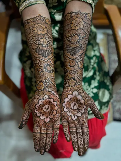 A clear, top-down shot of the full design. You can see how the personalized palms are the star of the show.