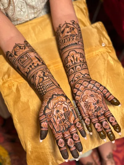 This collection shows my work in creating dense and detailed full bridal henna. Each design is packed with traditional motifs and fine linework, perfect for the classic bridal look.